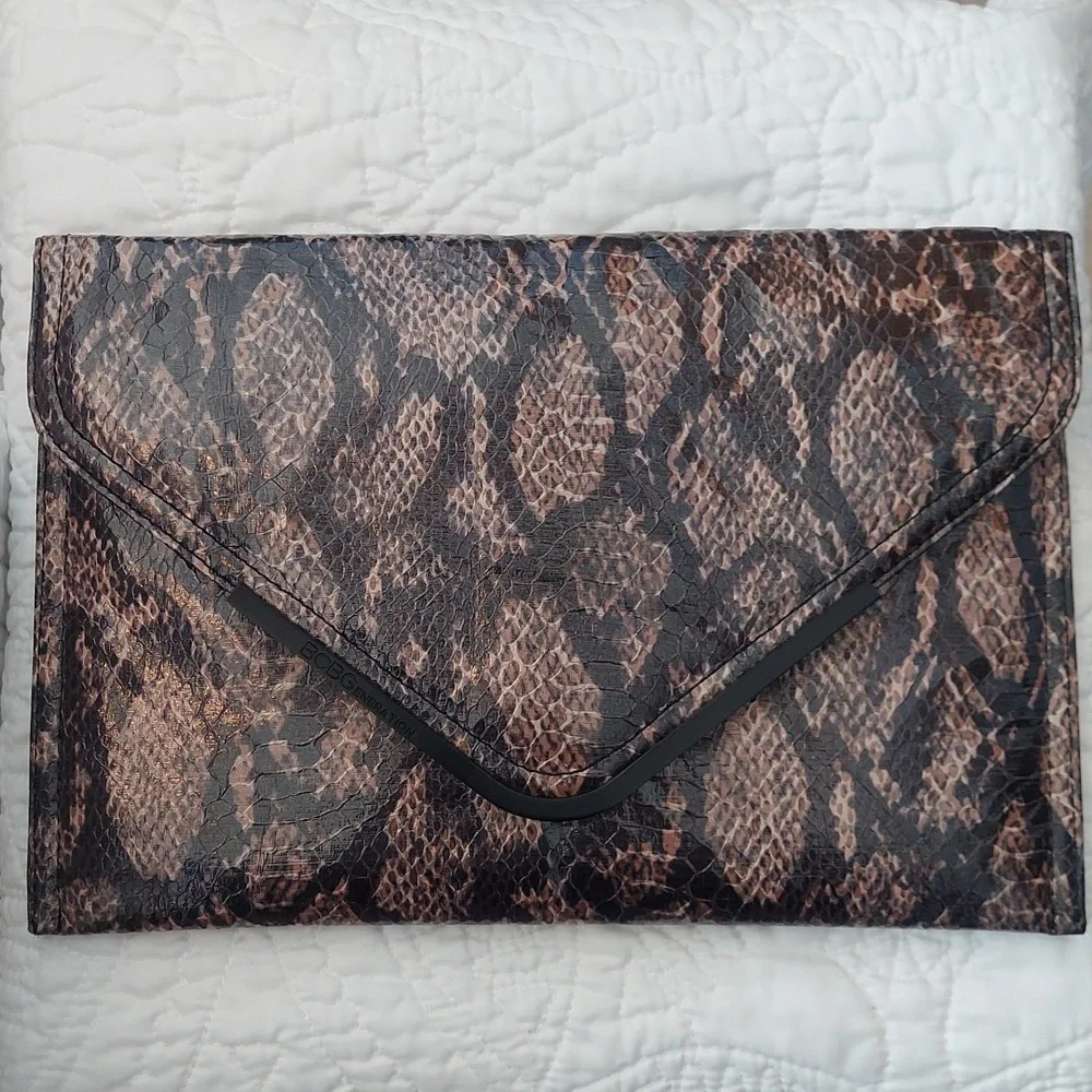 * BCB Generation Elegant Browns Snakeskin Envelope Style Clutch Purse, Like New